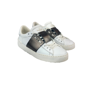 Rockstud Open Leather Sneakers 34