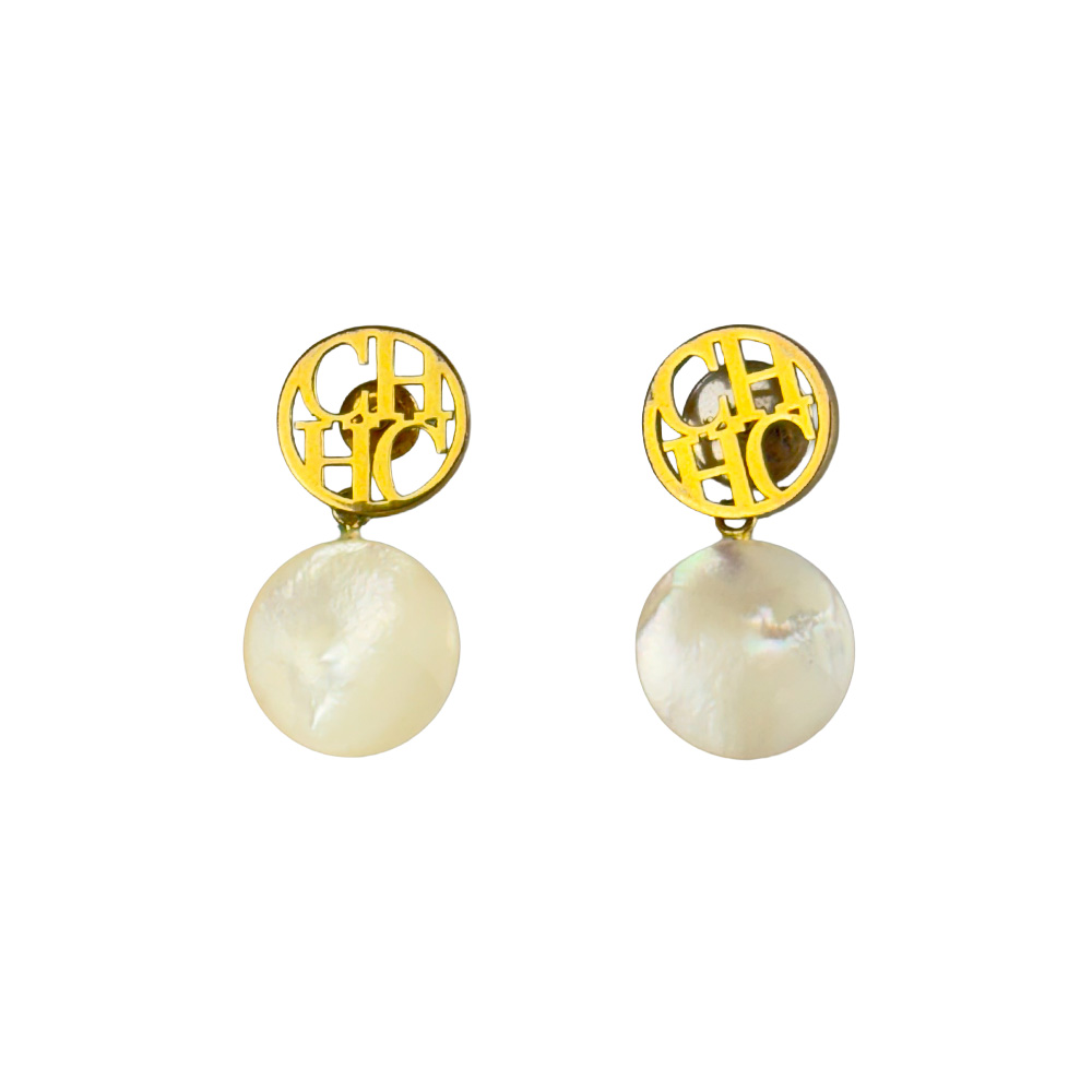 JOCA-000001 1 Signet Audrey Madreperola Earrings